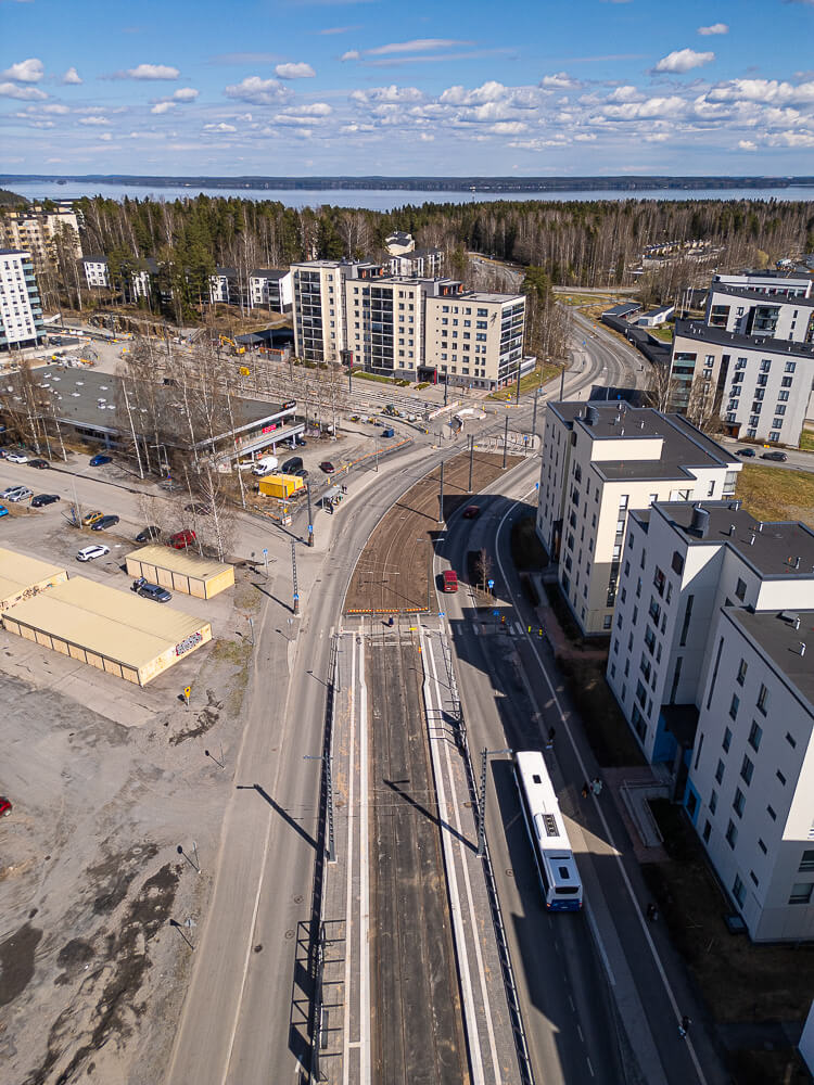 Lielahdenkadun ja Halkoniemenkadun risteys ilmakuvassa