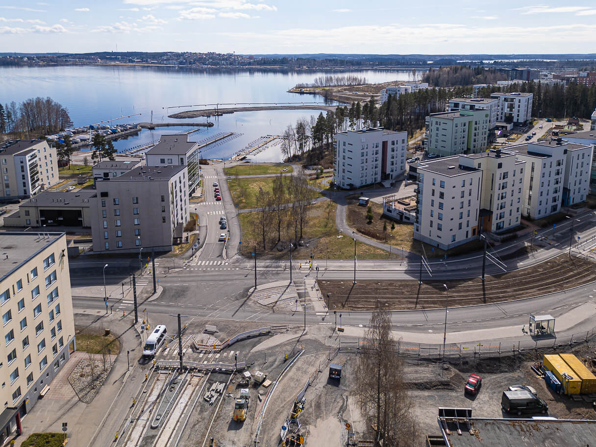 Lielahdenkadun ja Halkoniemenkadun risteys ilmakuvassa