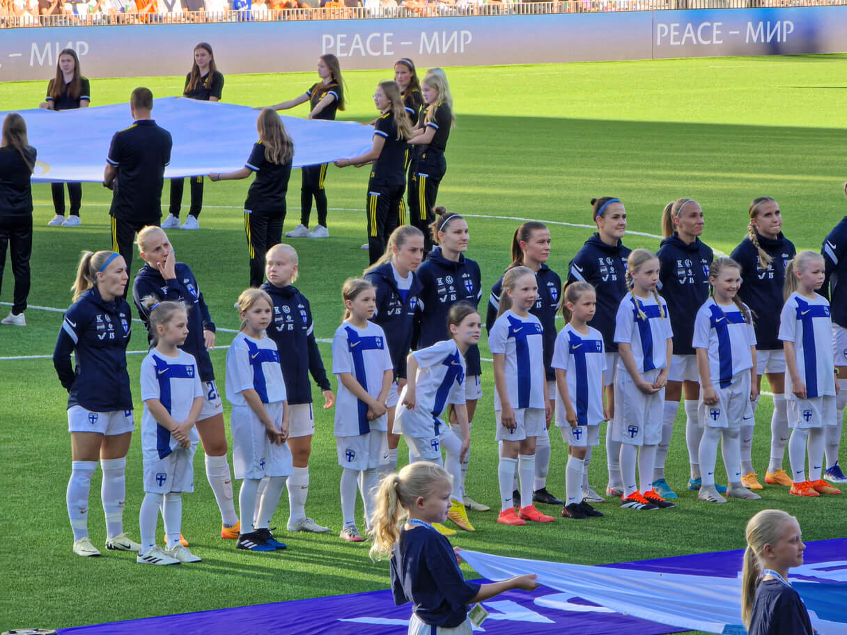 Juniorit ja Helmarit Tampereen Tammelan stadionilla.