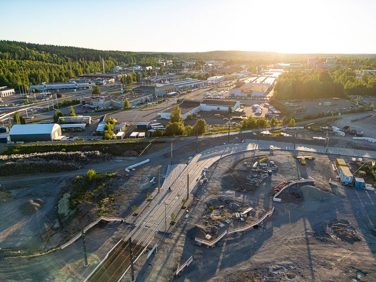 Tampereen ratikka: raitiolinja Niemenrantaan ja Lentävänniemeen, Lielahti taustalla