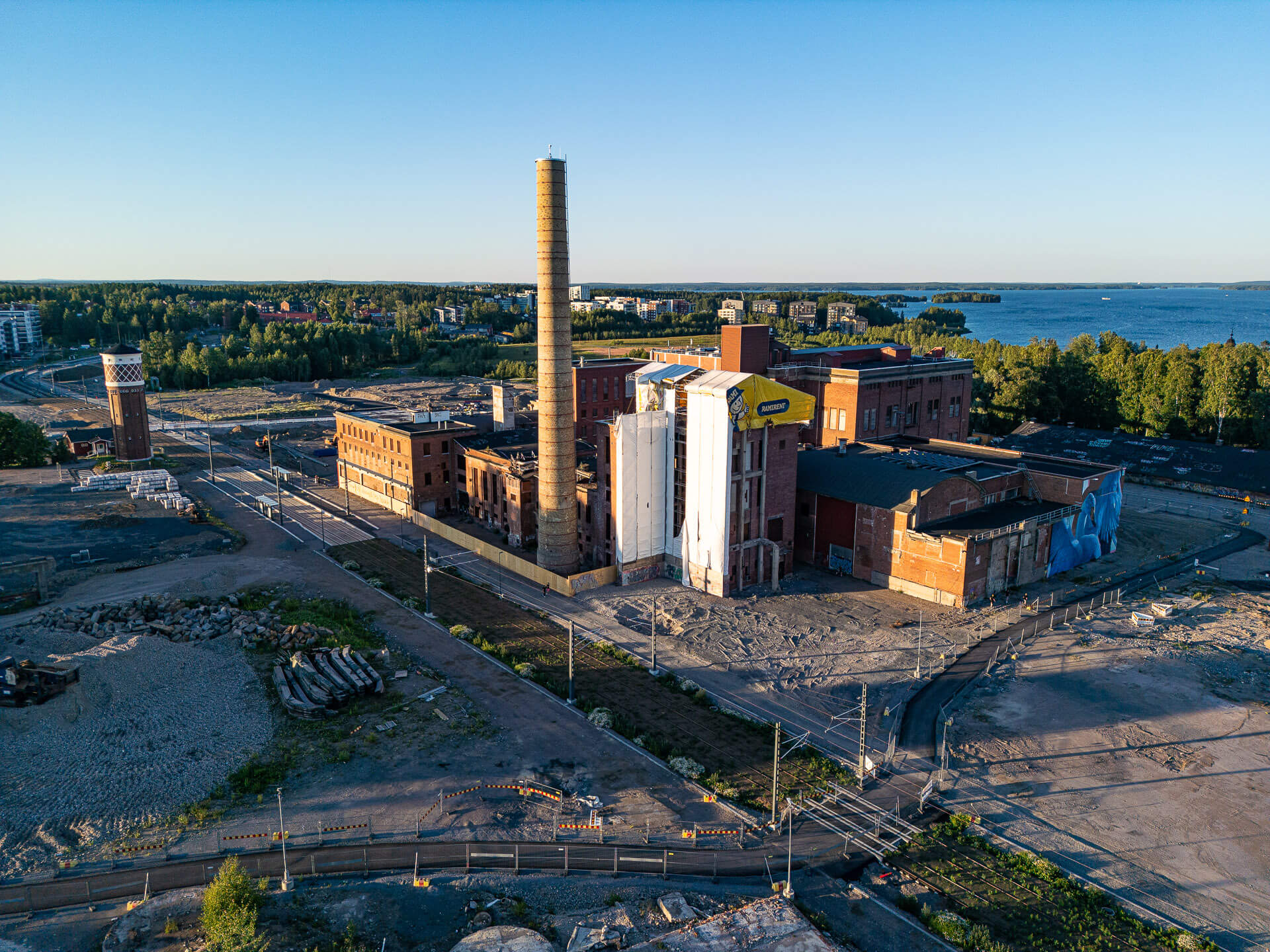 Tampereen ratikka: Tehtaan ratikkapysäkki, Hiedanrannan tehdas ja uusi Hiedanrannan kaupunginosa