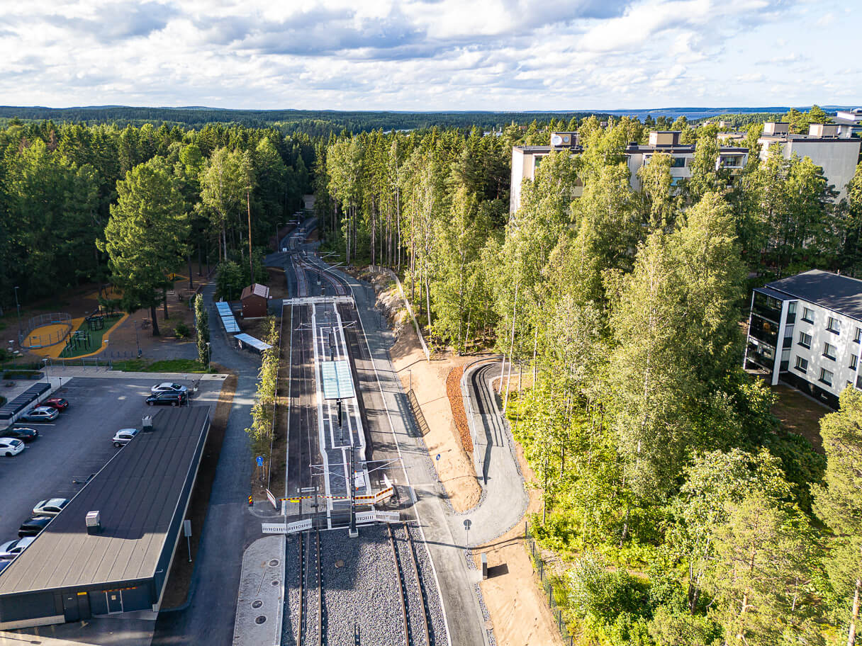 Tampereen ratikka: Pyhällönpuiston ratikkapysäkki ilmakuvassa