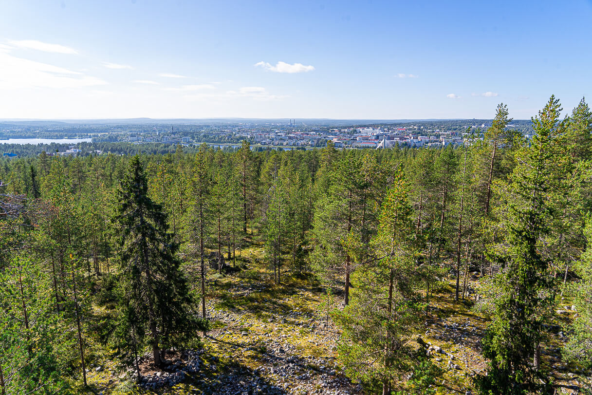 Näkymä näkötornista kohti Rovaniemen keskustaa