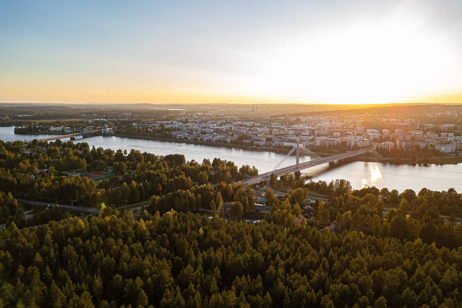 Rovaniemi, ilmakuva, näkymä Ounasvaaralta Kemijolle, Jätkänkynttilään ja keskustaan