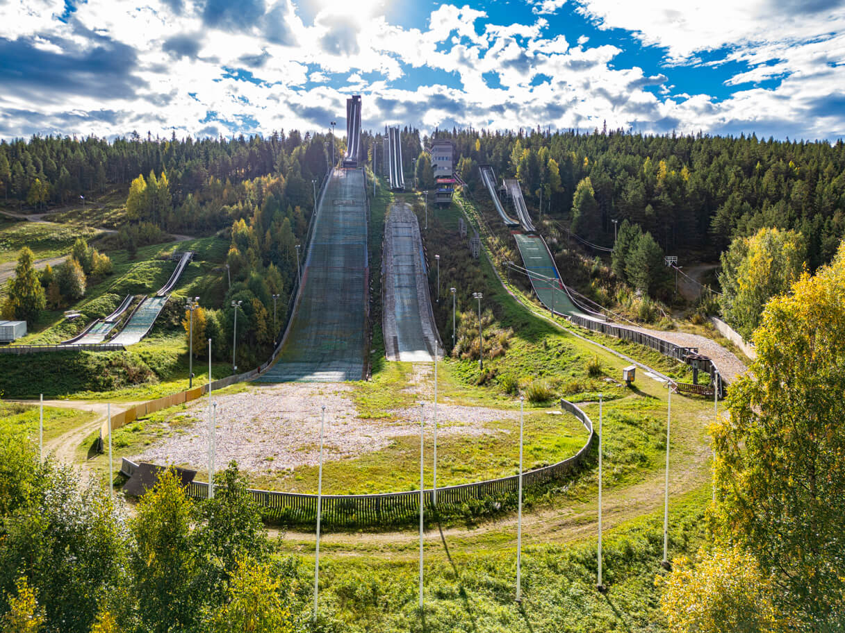 Ounasvaaran mäkikeskuksen hyppyrimäet Rovaniemellä, ilmakuva