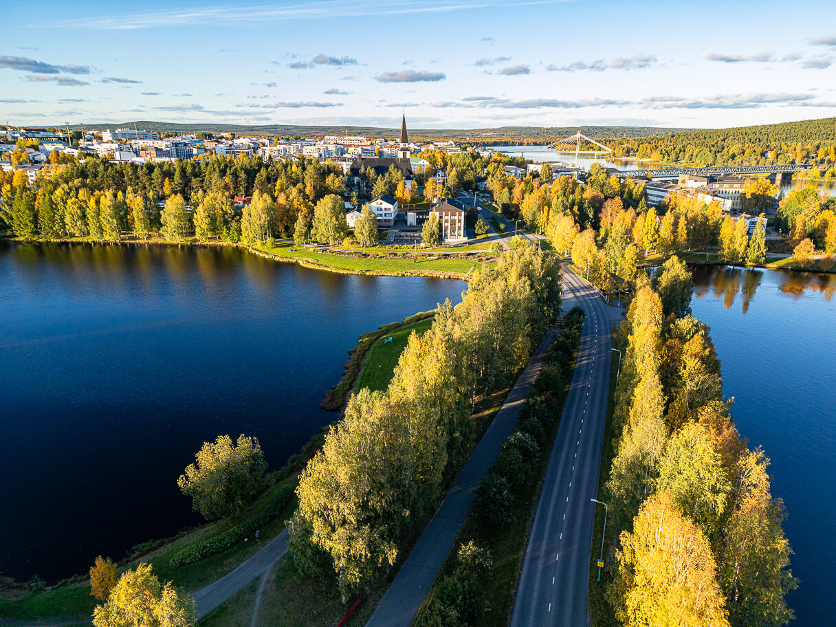 Kirkkolampi, kirkko ja Kemijoki, ilmakuva